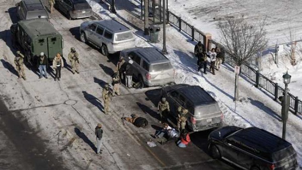 Alex Pretti, Perawat Warga AS, Tersungkur Ditembak Agen Imigrasi di Jalan Bersalju