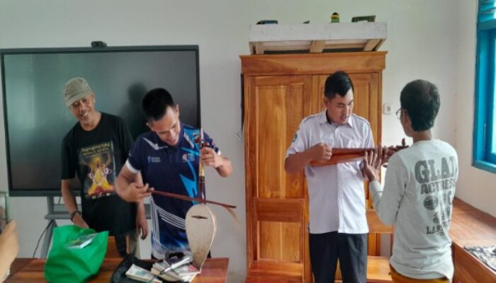 Literasi Seni Kesok-Kesok dan Kacaping jadi Pembelajaran di SMPN 6 Polongbangkeng Utara