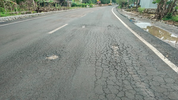 Baru Diaspal, Jalan APBN Rp7,6 Miliar di Barru Sudah Rusak