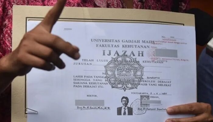 Uji Keaslian Resmi Bergulir, Salinan Ijazah Jokowi Dipublikasikan Tanpa Sensor