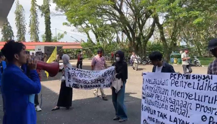 Mahasiswa Geruduk Polisi, Desak Pengusutan Dugaan Mark-Up Anggaran MBG Sinjai