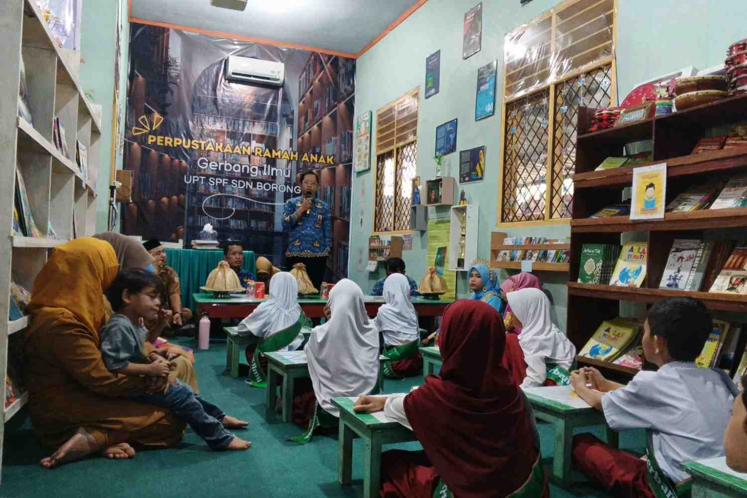 Peresmian Perpustakaan Ramah Anak SD Negeri Borong Makassar dihadiri Perwakilan Dinas Pendidikan dan Dinas Perpustakaan Makassar.
