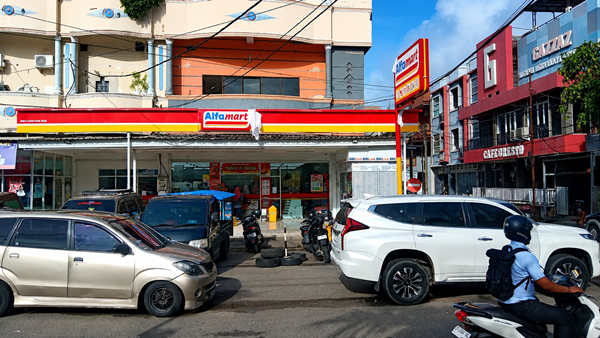 Polemik Alfamart Parepare, Dua Gerai Kena Stop, Satu Masih “Dielus-elus”