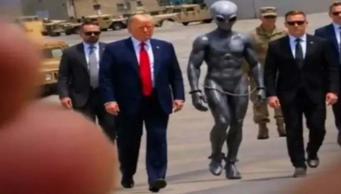 Trump Mendadak Posting Bareng “Alien”, Warganet: Ini Serius atau Editan?