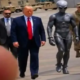 Trump Mendadak Posting Bareng “Alien”, Warganet: Ini Serius atau Editan?