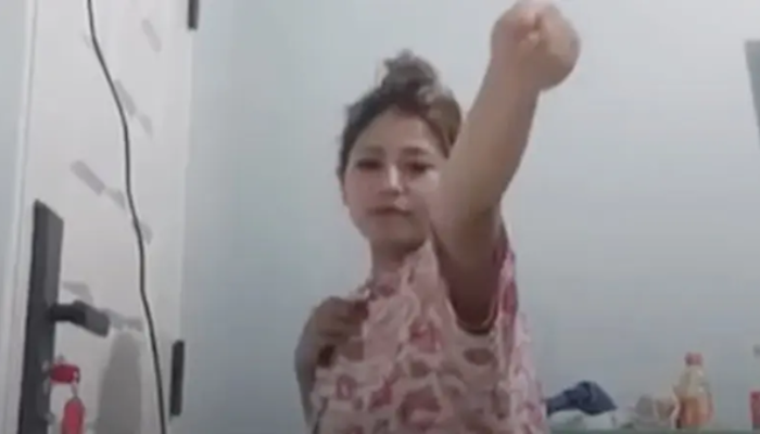 Viral! Wanita Asal Sidrap Diduga Pamer “Susu” di Live TikTok, Polisi Selidiki