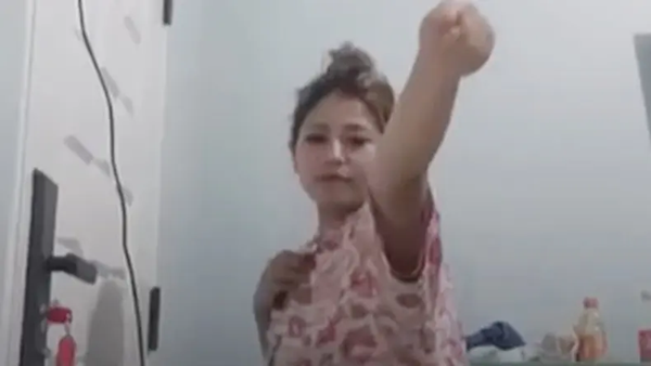 Viral! Wanita Asal Sidrap Diduga Pamer “Susu” di Live TikTok, Polisi Selidiki