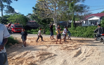 Demi Nelayan, Warga dan Koperasi Kompak Perbaiki Jalan PPI Bontobahari