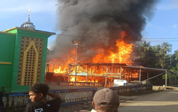 Kebakaran Hebat di Sabbangparu Wajo, Dua Rumah Ludes Dilalap Api