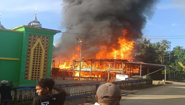 Kebakaran Hebat di Sabbangparu Wajo, Dua Rumah Ludes Dilalap Api