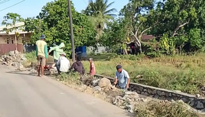 Diduga Proyek Siluman, Drainase di Canrego Dikerjakan Tanpa Papan Informasi