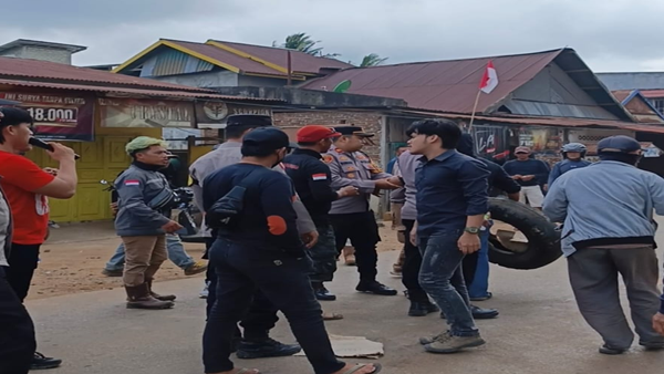 Massa Asing Masuk Aksi Nelayan Lelewawo, Dugaan Dibayar Rp300 Ribu Mencuat