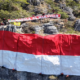 Ekstrem! MAPALA 45 Makassar Bawa Merah Putih Raksasa ke Tebing Selamat Datang KM 5