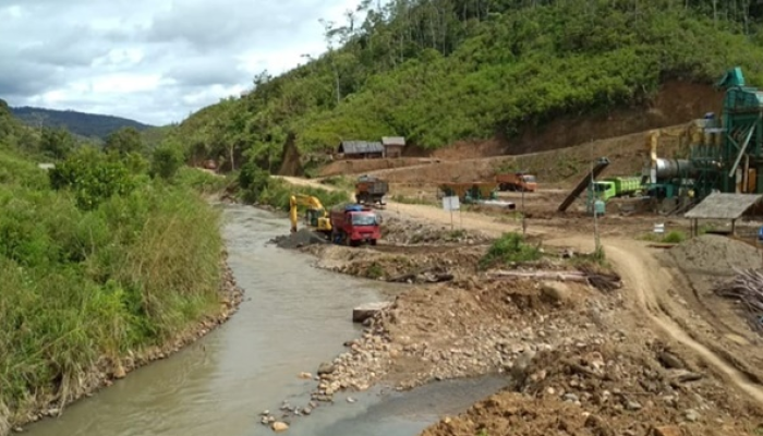 Diduga Gunakan Material Tambang Ilegal, Proyek Jalan Rp46 Miliar di Lutra Tuai Sorotan