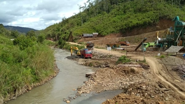 Diduga Gunakan Material Tambang Ilegal, Proyek Jalan Rp46 Miliar di Lutra Tuai Sorotan